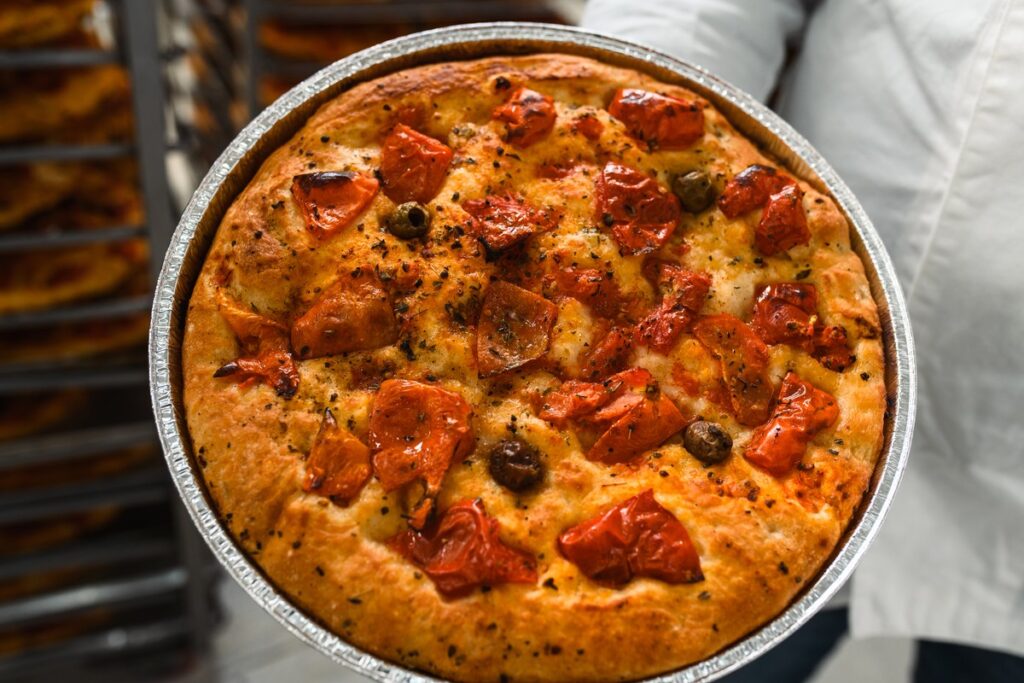 focaccia barese intera per il servizio professionale