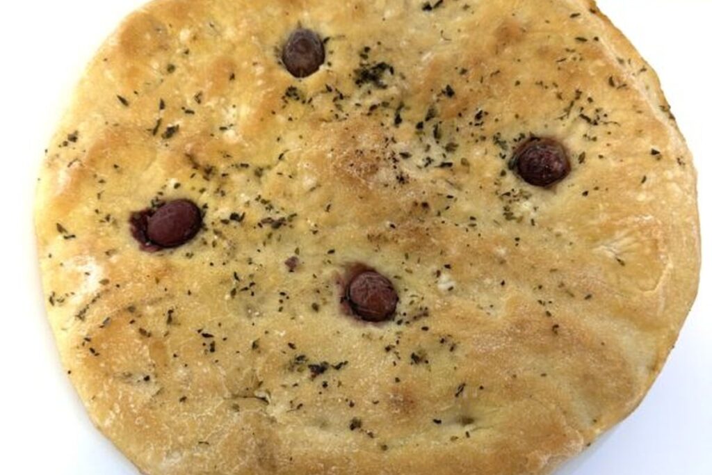 focaccia bianca con olive e origano